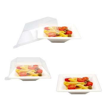 Piatto quadrato monouso in polpa di cellulosa bianco con coperchio trasparente mostrato pieno di cibo sia senza coperchio che con coperchio appoggiato e chiuso